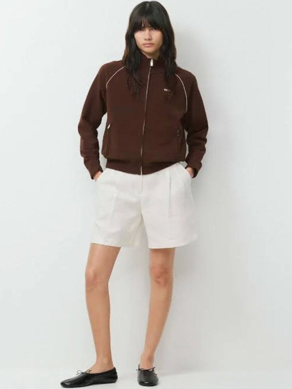 Pre-Loved Wilfred Size 6-8 Cream Shorts